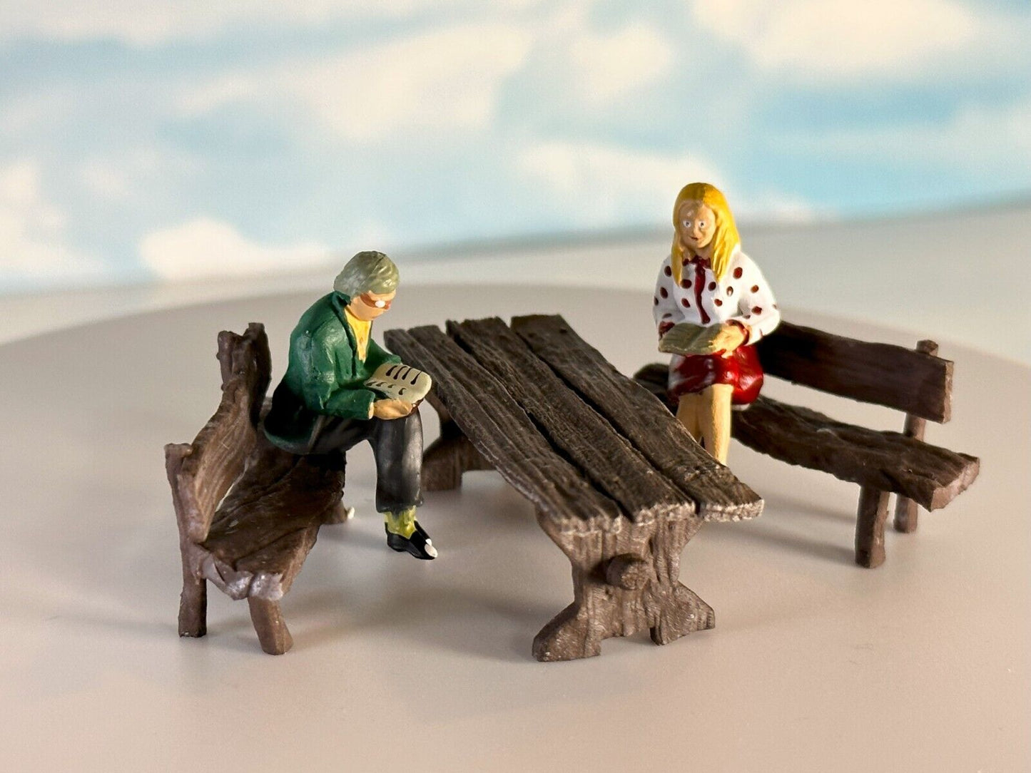 O Rustic Table and Benches / Picnic Table - O Scale (On30)